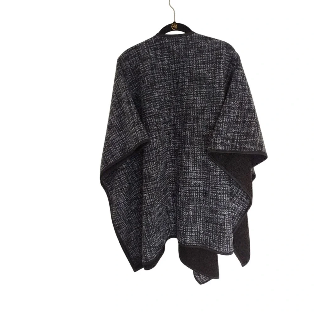 Ike Behar Womens Reversible Poncho Black Grey Crosshatch Pattern Open Front Wrap - Picture 7 of 8